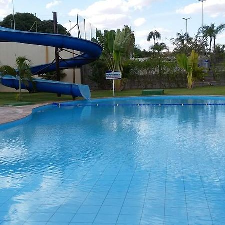 Golden Dolphin Express 5Pessoas Mais 1 Crianca Ate 5 Anos Com Toalhas E Roupas De Cama,Lencois, Travesseiros E Fronhas E 3 Parques Aquaticos Termais Limpeza Impostos E Taxas Ja Incluso Caldas Novas Dış mekan fotoğraf